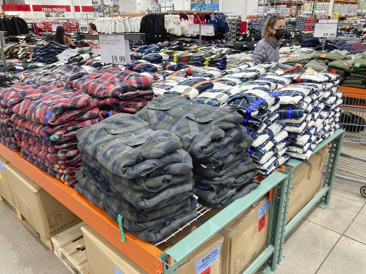 Multe LOCALITĂȚI din România nu dispun de containere pentru colectarea textilelor