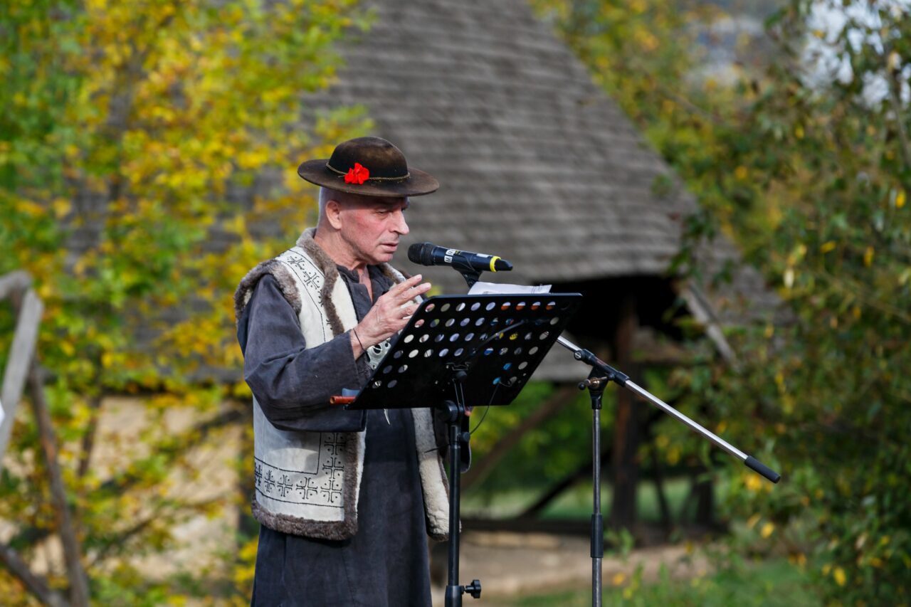 Grigore Leșe, luat cu AMBULANȚA de la hotel, la Botoșani, după ce i s-a făcut rău în urma unui recital. Ce spun medicii