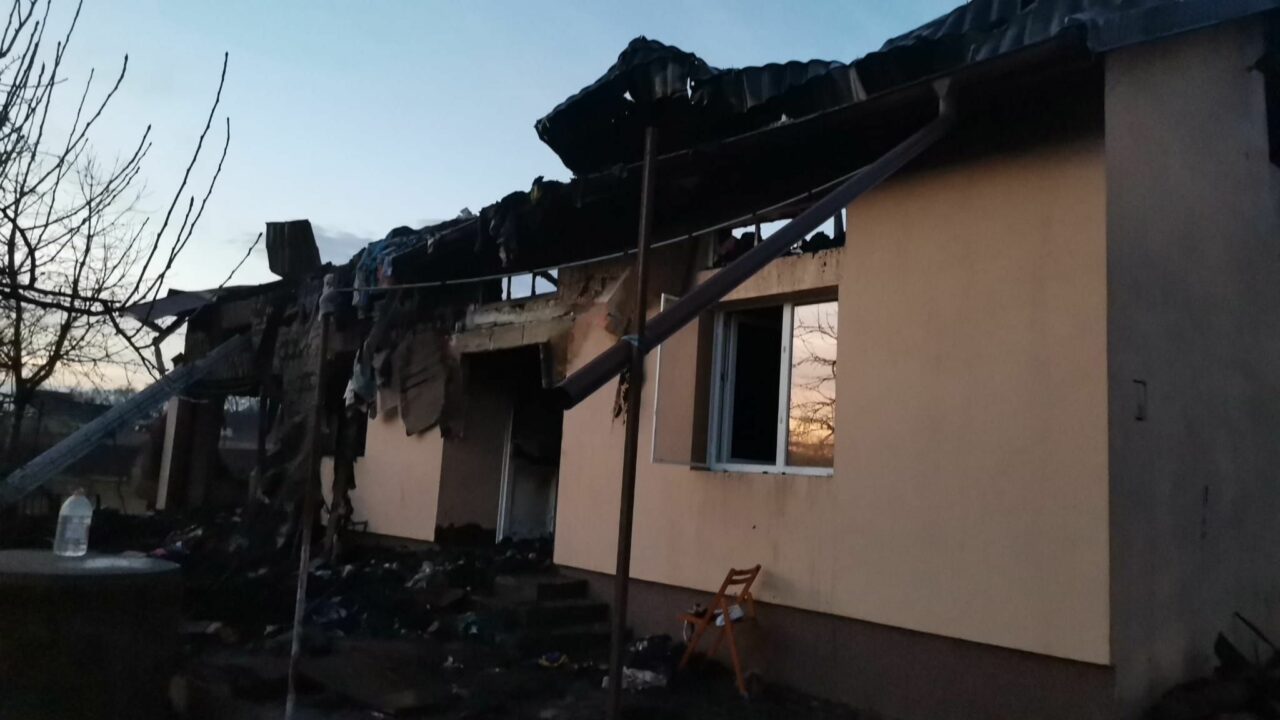 O familie cu 11 copii din Botoșani, rămasă pe drumuri după ce un INCENDIU devastator le-a mistuit locuința. Unul dintre fii, eroul familiei