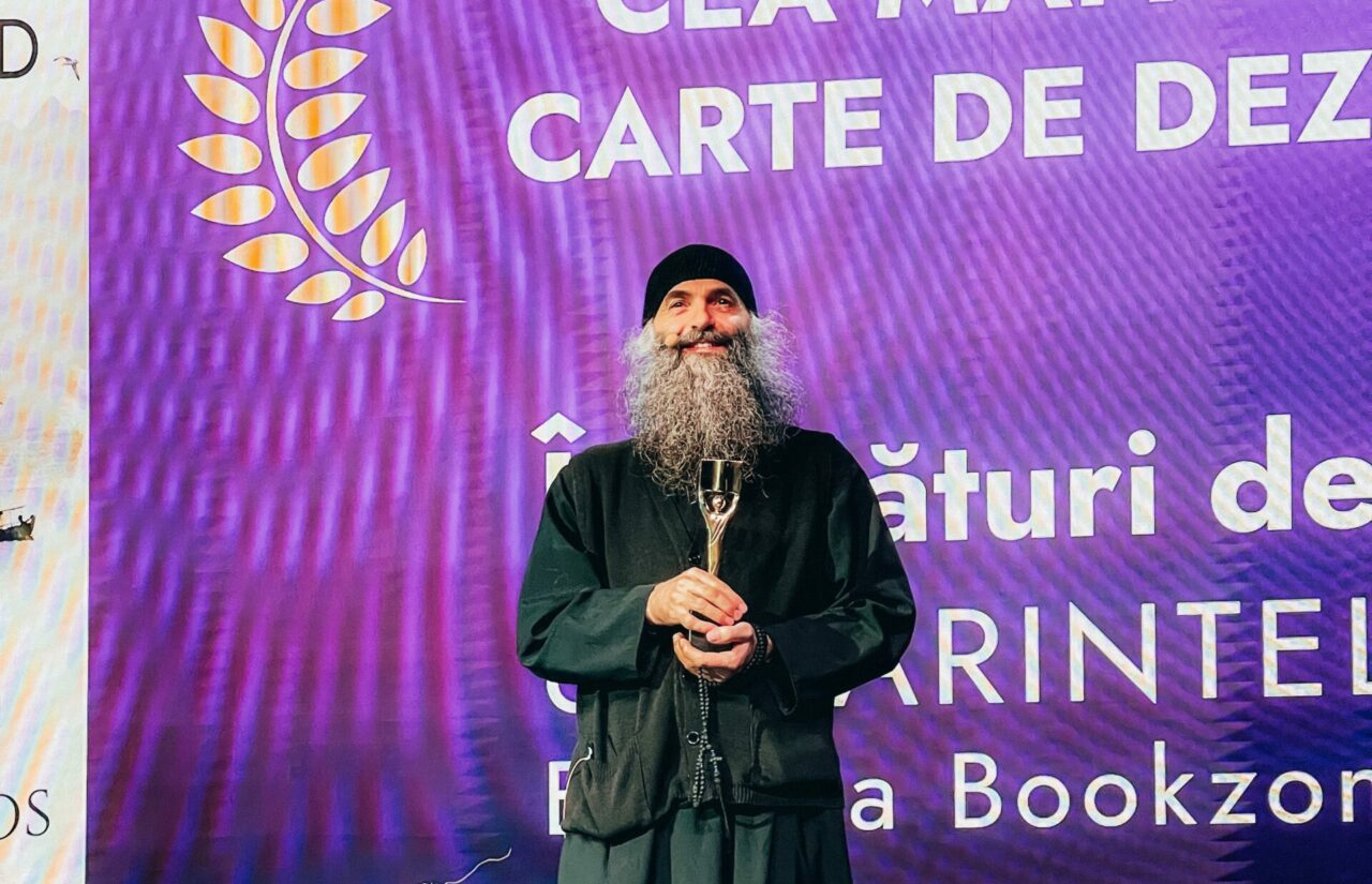 Părintele Pimen a ridicat Sala Palatului în picioare la Gala Premiilor Literare – un eveniment sold-out, plin de emoție și har
