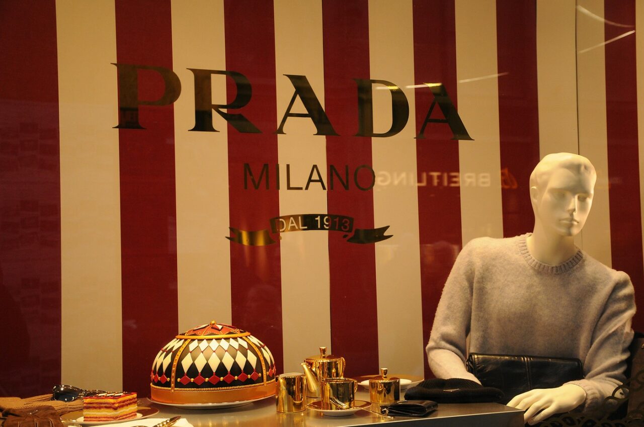 Grupul italian PRADA, interesat de achiziţionarea unei celebre mărci de lux. În plus, mai ia în considerare și cumpărarea altor branduri