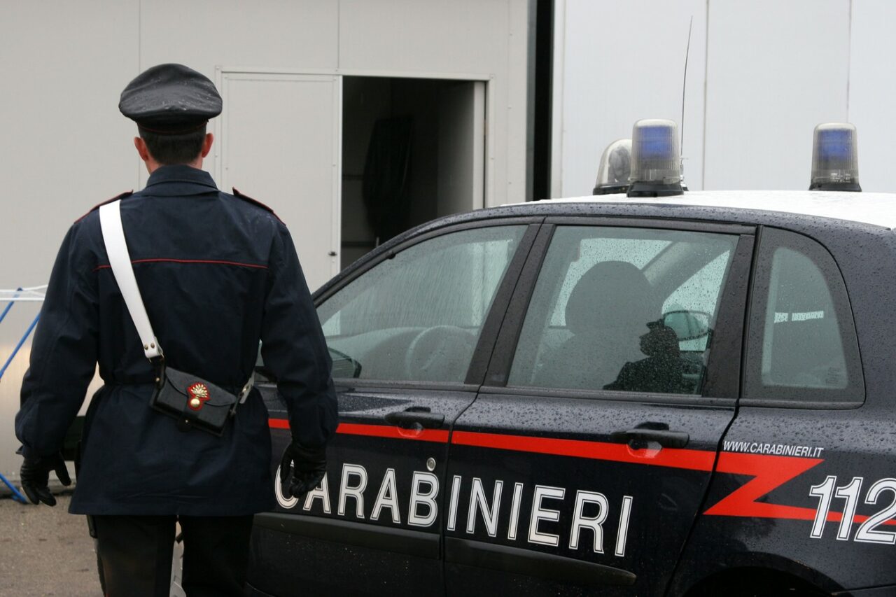 O româncă din Italia a fost descoperită MOARTĂ într-o casă de vacanță. Principalul suspect este un elvețian, care ar fi vrut să se sinucidă