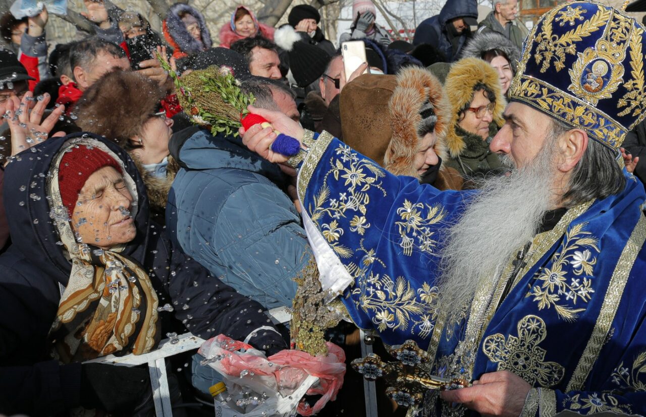 IPS Teodosie: Anul 2025 se arată luminos, frumos. Să nu fie zile fără rugăciune, că acelea sunt zile negre