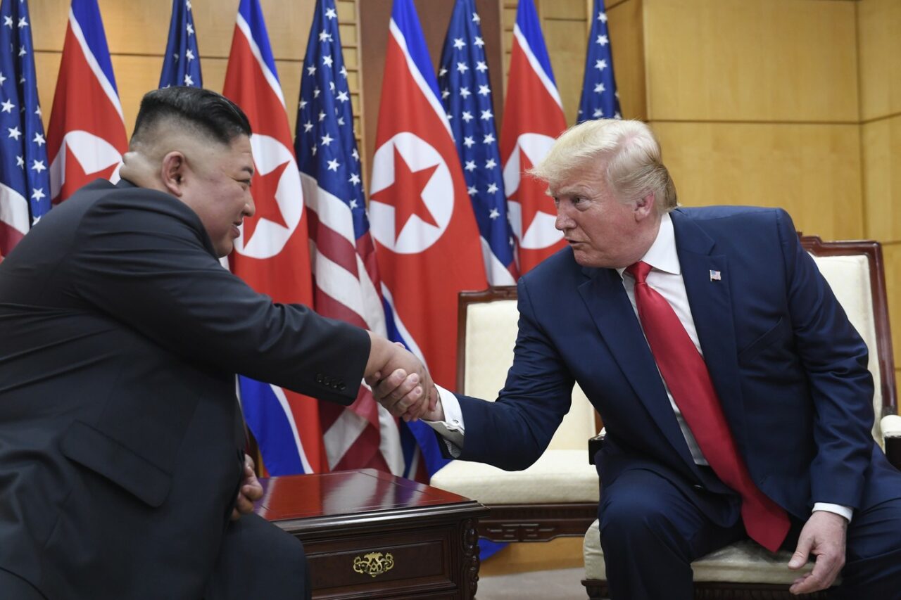 Donald Trump dorește RELUAREA legăturilor cu Kim Jong-un: „Îl voi contacta din nou. Este un tip inteligent”