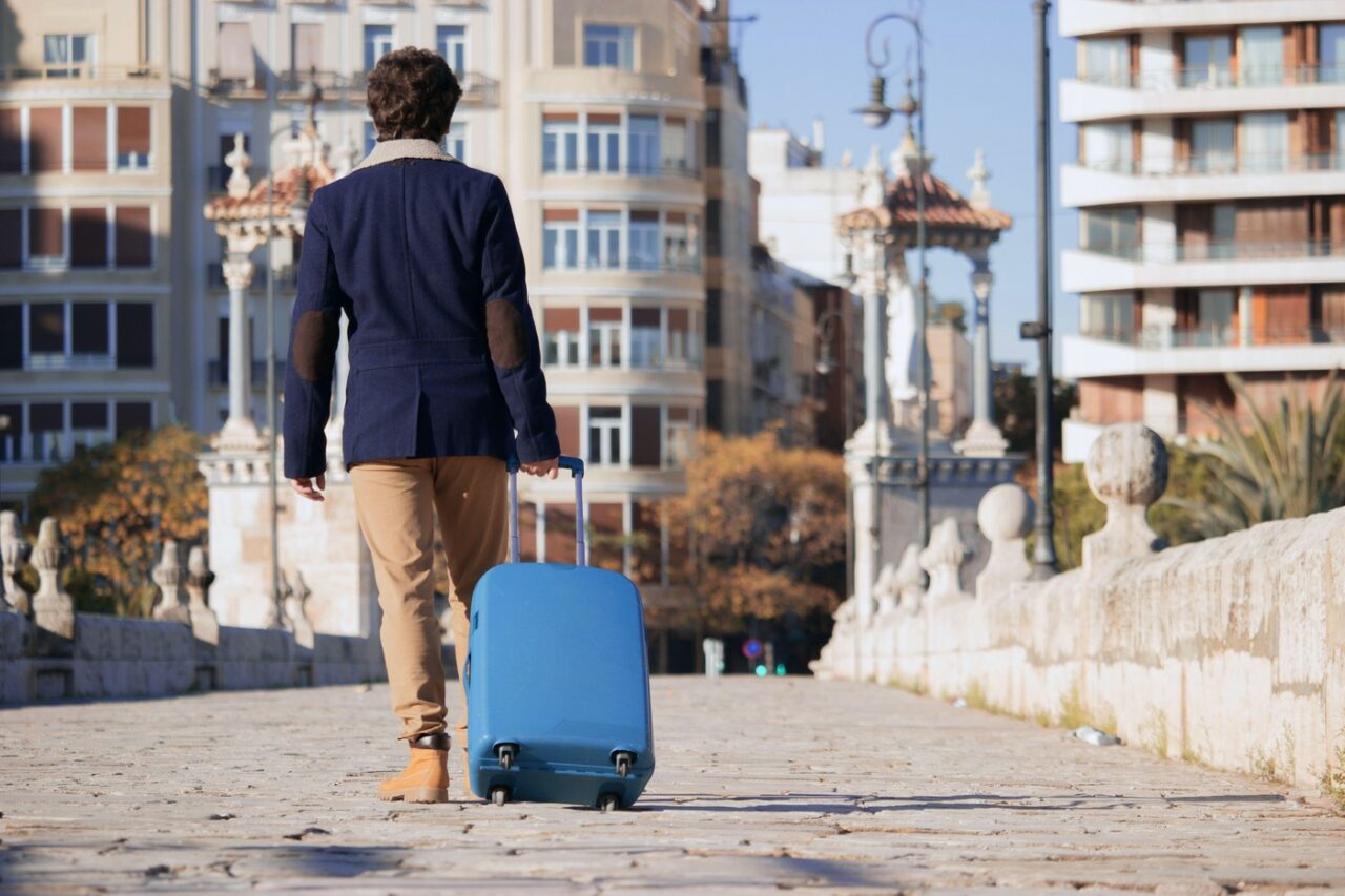 Criza ECONOMICĂ schimbă viața românilor din Spania. Comunitatea s-a micșorat cu 30% în ultimii 10 ani: Câștigăm la fel și acasă. Nu mai plătim chirie