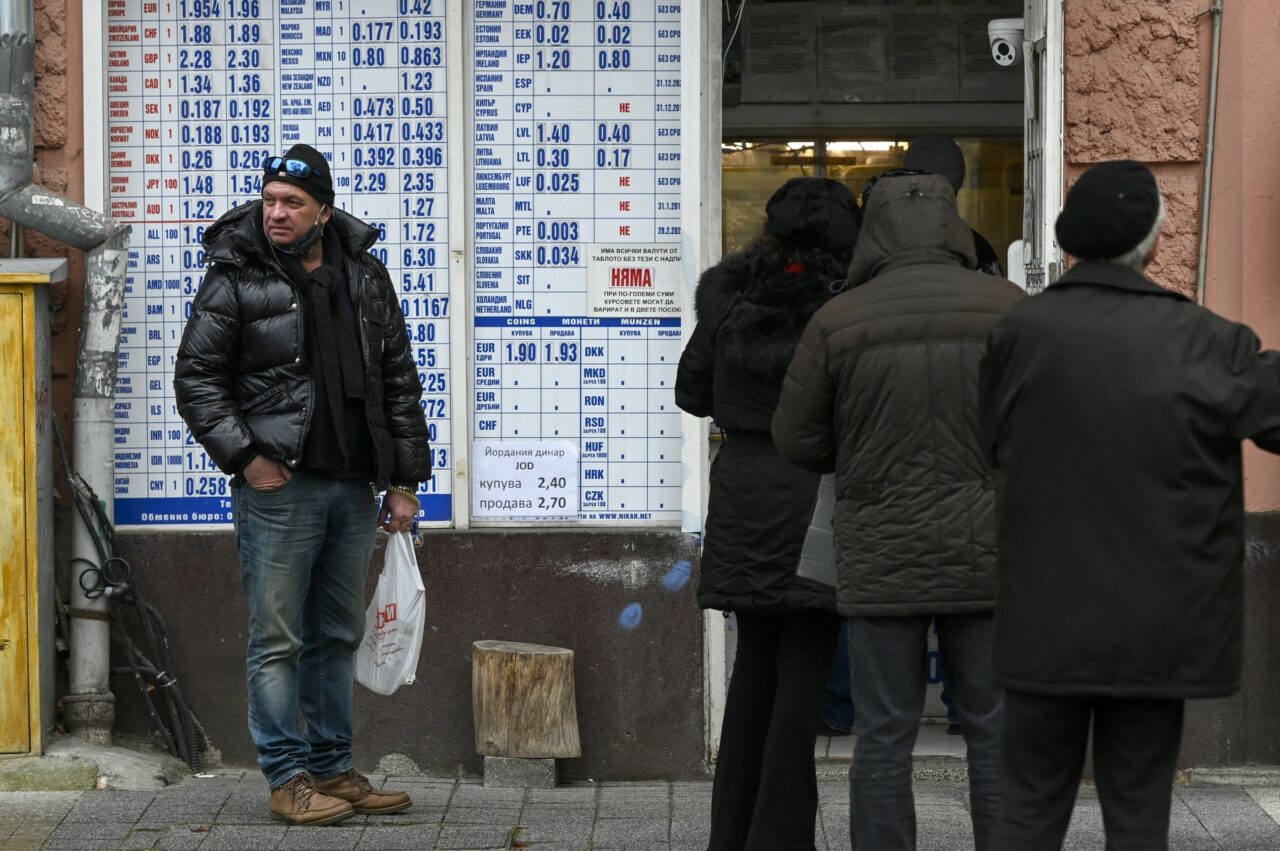 Membrii coaliției de guvernare din Bulgaria, poziții CONTRADICTORII privind aderarea la zona euro