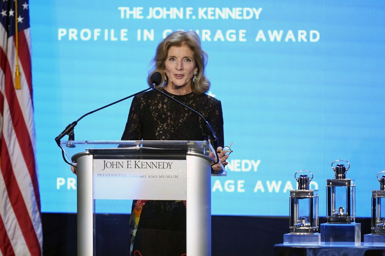 Noi probleme pentru RFK Jr. Verișoara sa, Caroline Kennedy, cere RESPINGEREA nominalizării lui ca secretar al Sănătății. „E un prădător!”