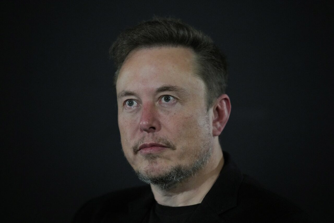 Keir Starmer îl acuză pe Elon Musk că propagă „minciuni”, în contextul abuzurilor produse în Oldham