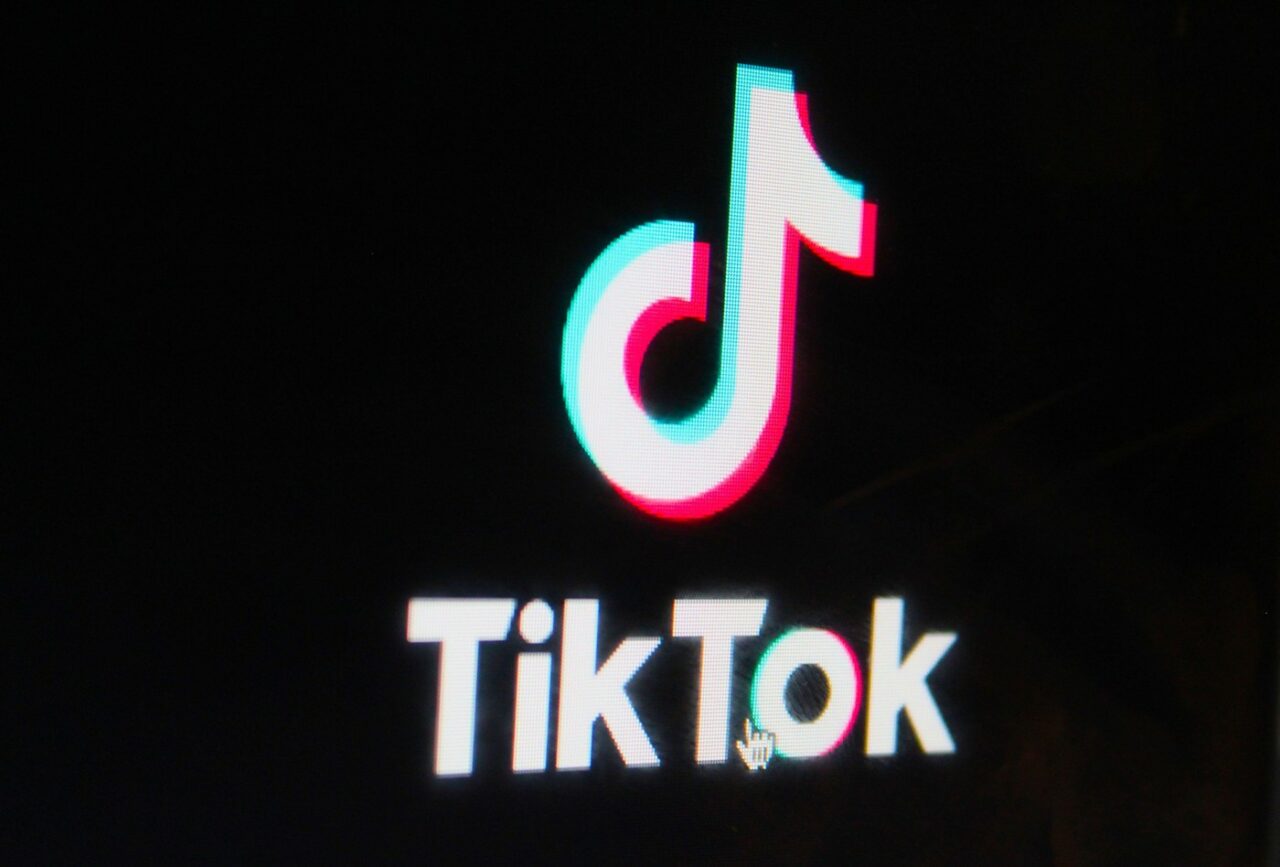 Mai mulți oameni de afaceri americani vor să cumpere TIKTOK. Ideea, susținută și de Donald Trump