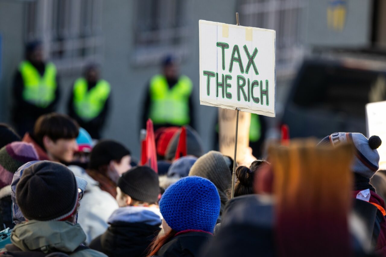 Oxfam avertizează: Ascensiunea unei “oligarhii aristocratice” cu IMENSĂ putere politică, stimulată de regimul TRUMP