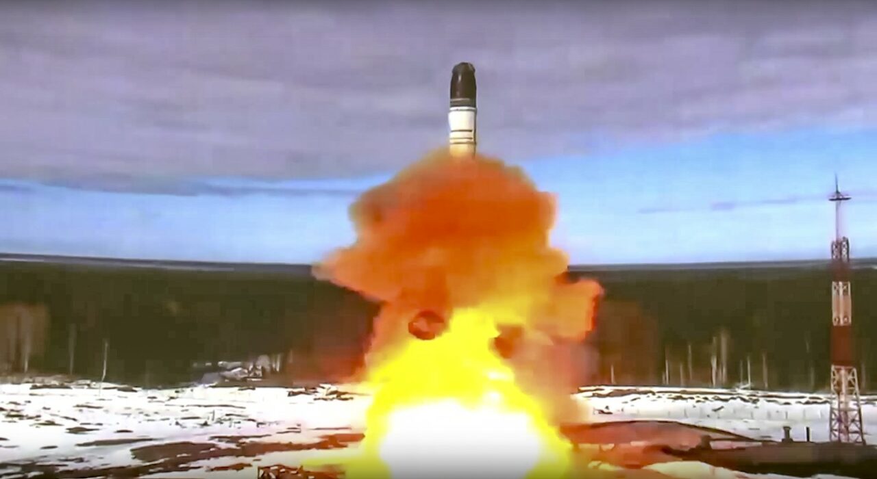 „Pierderi colaterale” după aproape 3 ani de război în Ucraina. „Moscova, distrugere sistematică a regimului de control al armelor NUCLEARE”