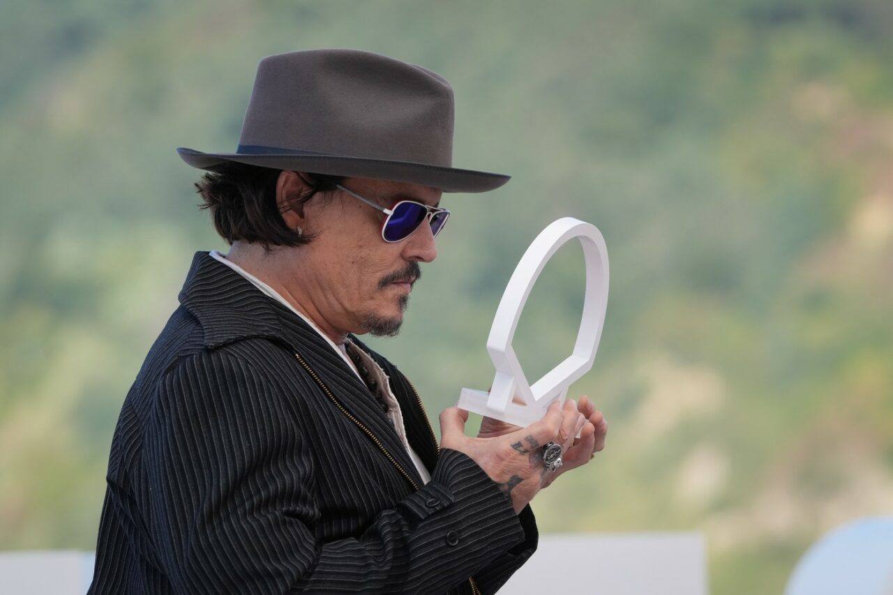 Un bărbat a cumpărat o PICTURĂ valoroasă dintr-un târg de vechituri, realizată de un artist modernist despre care Johnny Deep a realizat un film