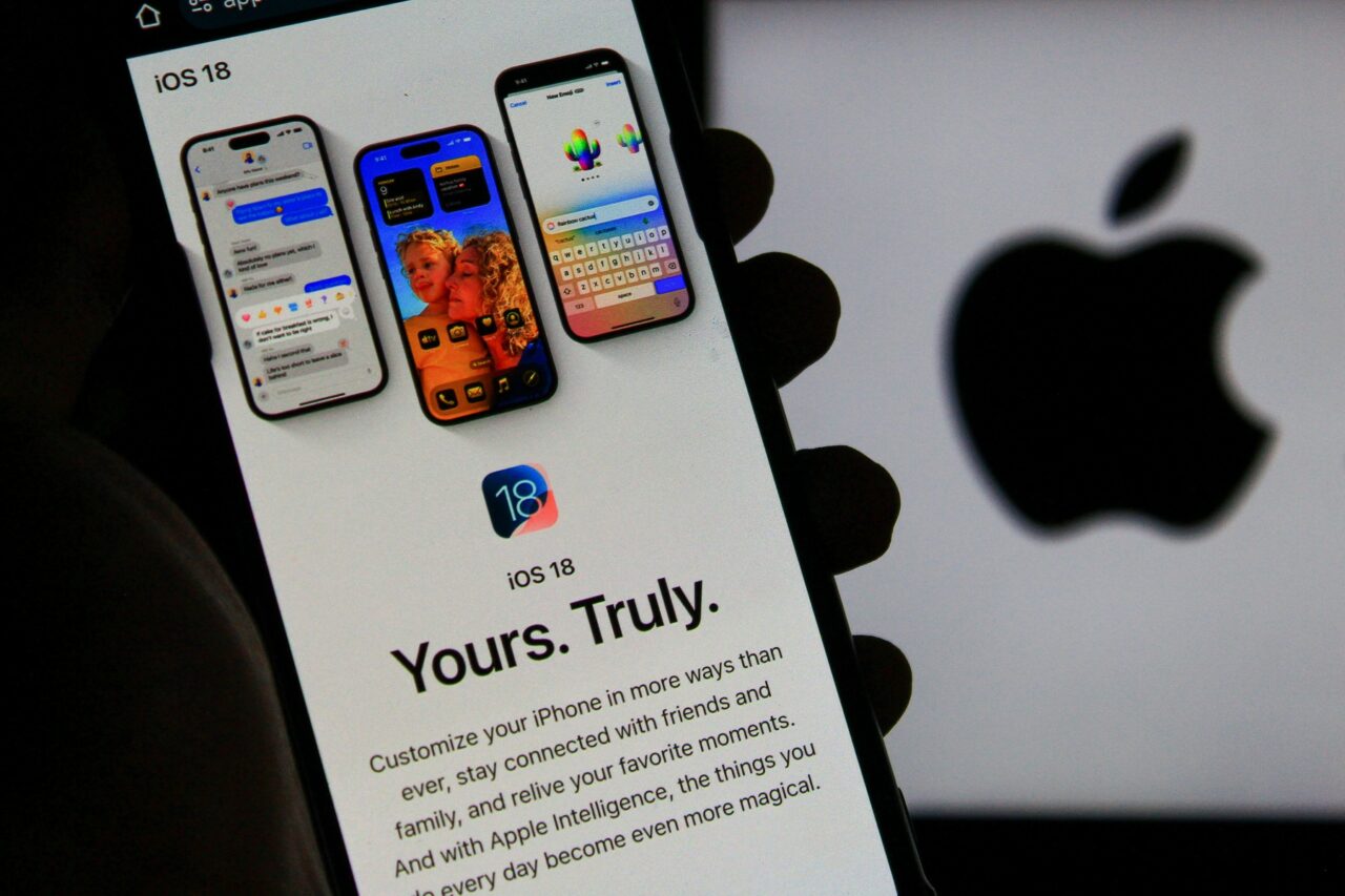 APPLE, acuzată că a folosit Siri pentru a asculta și ÎNREGISTRA conversațiile utilizatorilor de iPhone