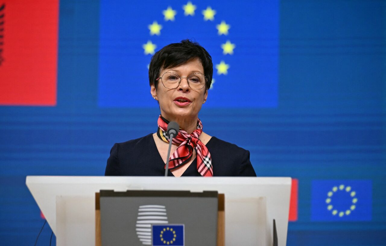 Comisarul UE pentru Extindere: Extinderea Uniunii Europene se va baza pe MERIT, nu pe geopolitică. Muntenegru și Albania ar putea ADERA la UE în 2028