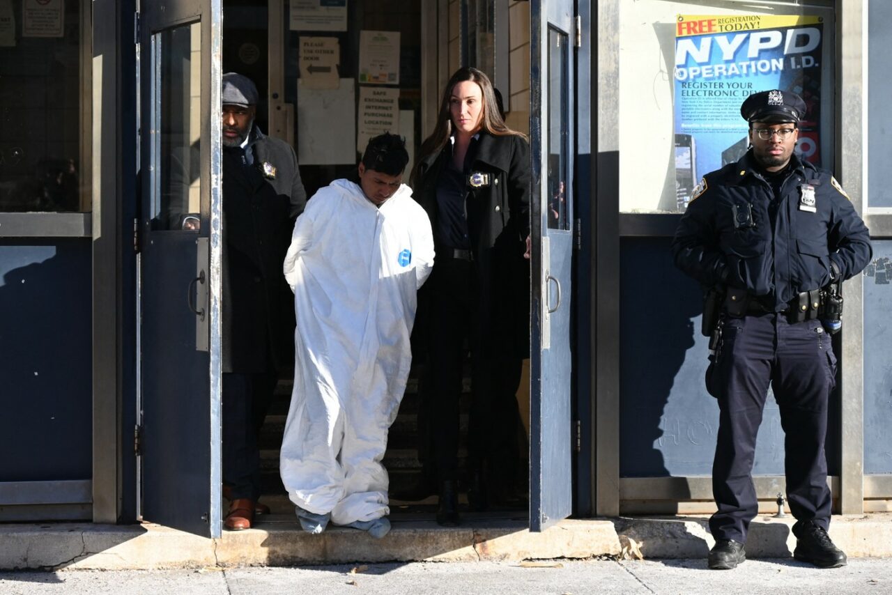 Cine este FEMEIA arsă de vie la metroul din New York. Un polițist a asistat la tragedie fără să intervină