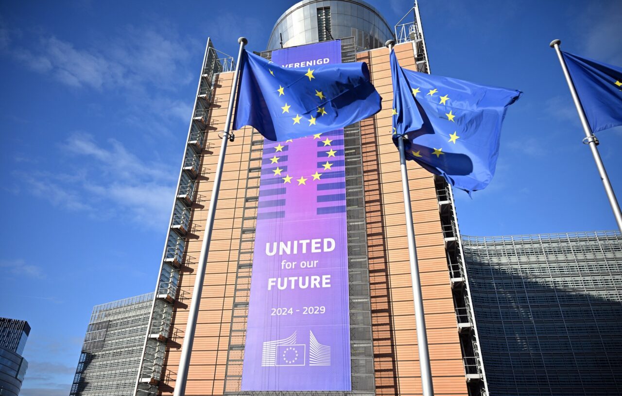 Comisia Europeană urmează să ÎNCHIDĂ 80 din cele 100 de birouri ale Departamentului pentru Parteneriate Internaționale din lume