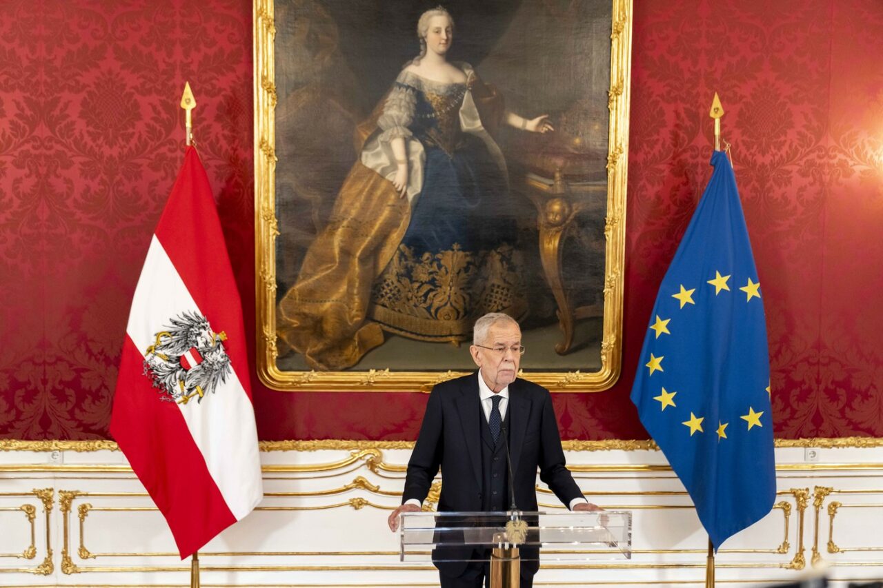 Președintele AUSTRIEI îi acordă liderului partidului extremist FPÖ sarcina formării viitorului guvern