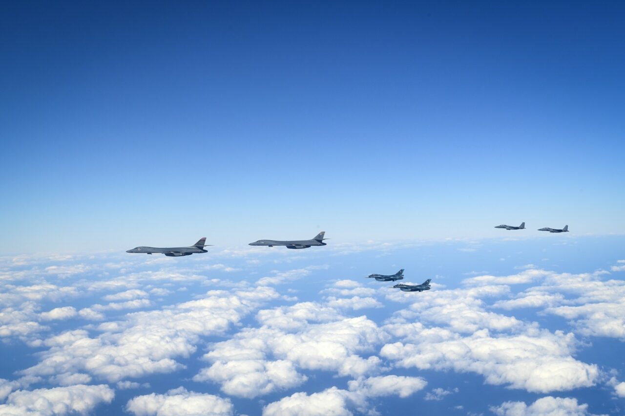 JAPONIA: Autoritățile au ridicat de la sol mai multe avioane de vânătoare pentru a supraveghea două bombardiere rusești în apele internaționale