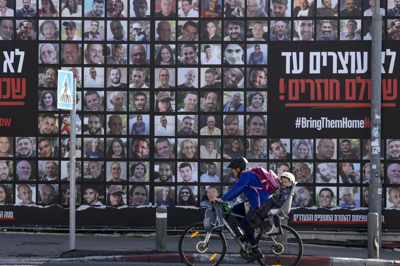 Hamas și-a dat acceptul pentru un ACORD de eliberare a ostaticilor și de încetare a luptelor din Gaza, dar nu a transmis încă un răspuns oficial scris