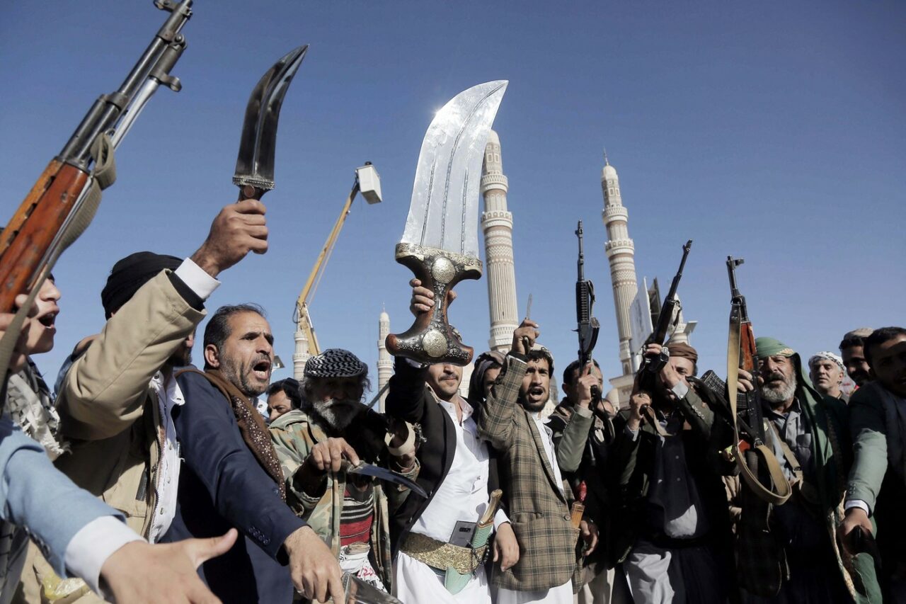 Donald Trump desemnează gruparea Houthi din Yemen drept „organizație TERORISTĂ străină”. Guvernul yemenit salută decizia