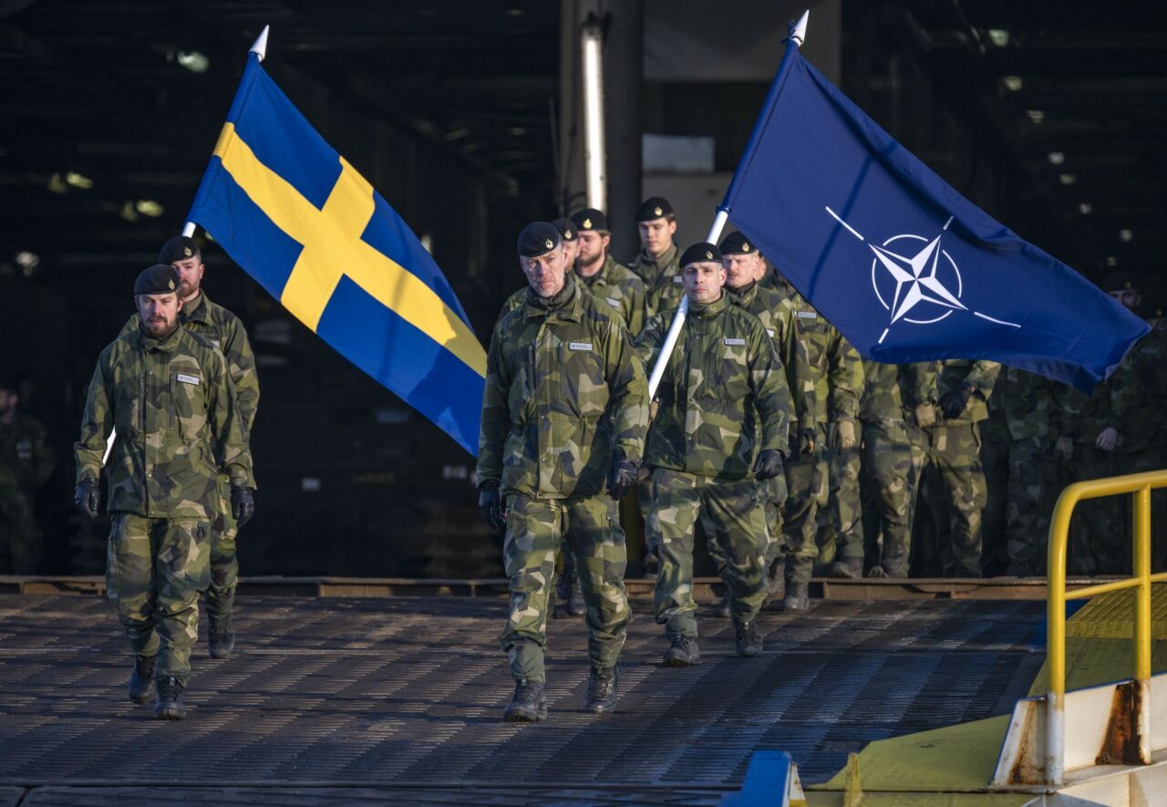 Primele contingente SUEDEZE se alătură brigăzilor multinaționale NATO de pe flancul estic, în Letonia