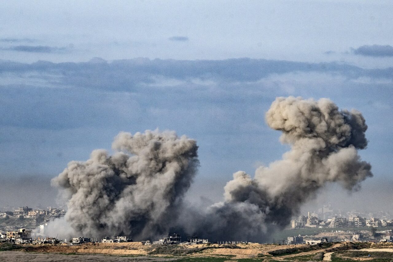 Israelul a lovit „ținte teroriste” din Gaza după AMÂNAREA acordului de încetare a focului. Ministrul israelian al Securității părăsește guvernul