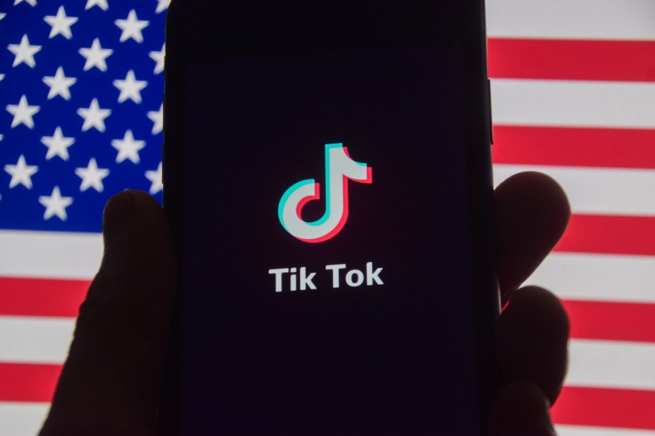 Donald Trump vrea ca SUA să ACHIZIȚIONEZE jumătate din platforma TikTok: „Aș dori ca Statele Unite să dețină 50% din acțiuni într-o societatea mixtă”