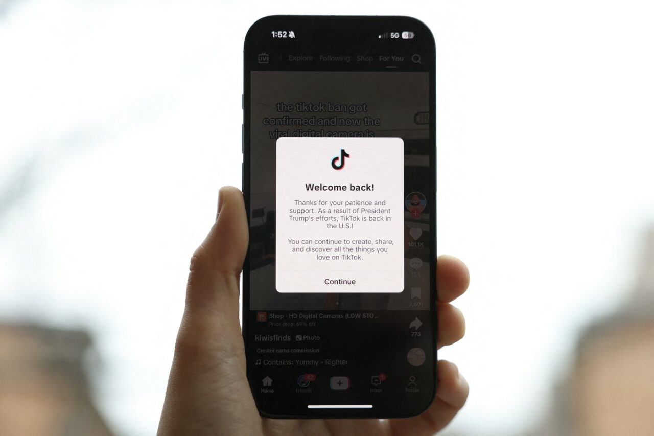 Aplicația TikTok, din nou DISPONIBILĂ în SUA. Ce mesaj a postat #TeamTrump la scurt timp după repornirea rețelei
