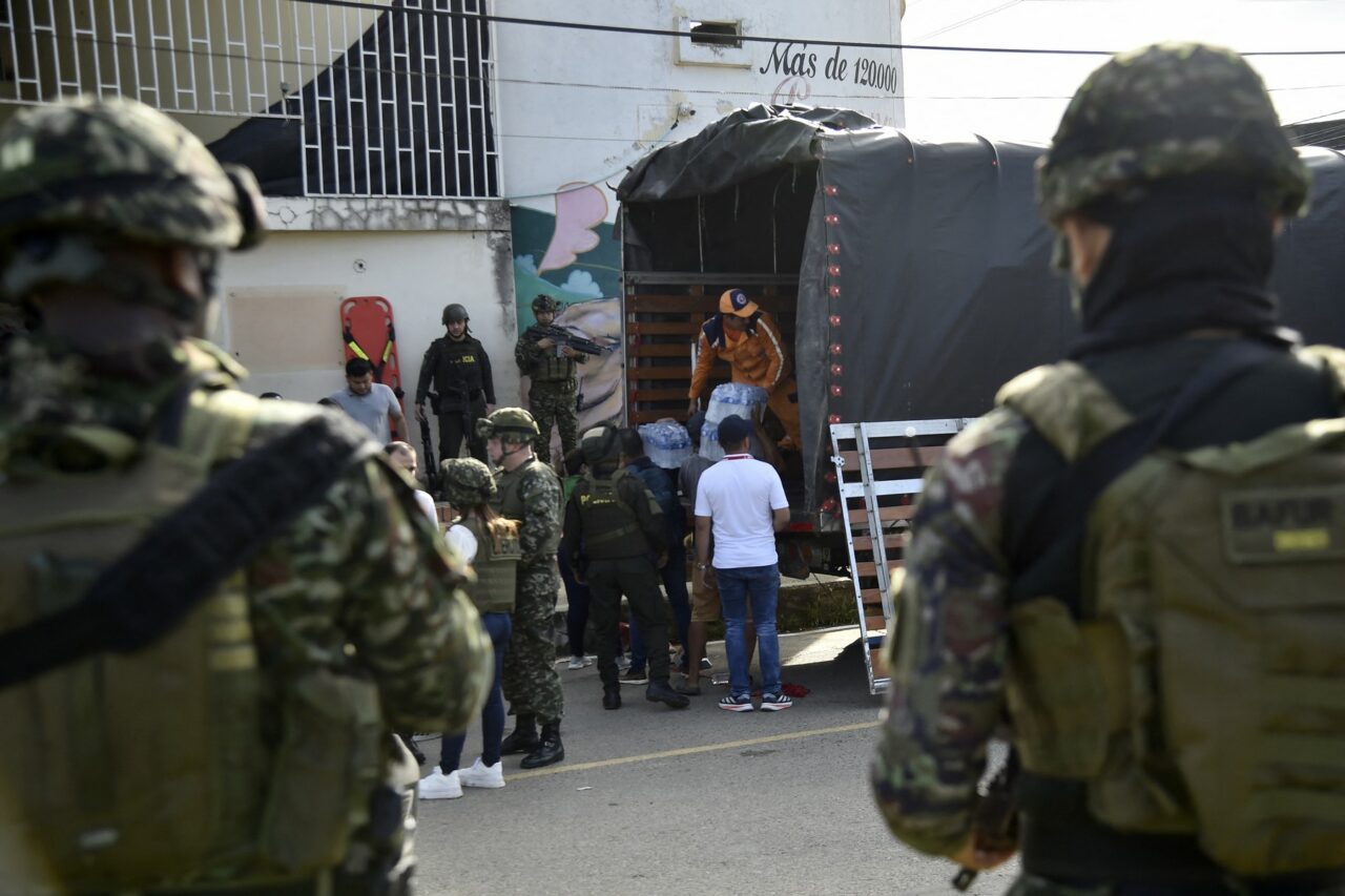 Peste 80 de persoane ucise, alte zeci rănite, mii de refugiați în urma atacurilor unei grupări REBELE în Columbia