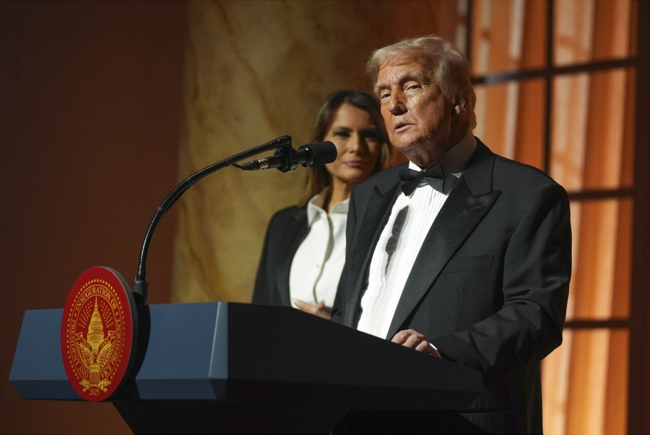 Axios.com: TRUMP va anula autorizațiile de securitate a zeci de foști oficiali ai serviciilor secrete