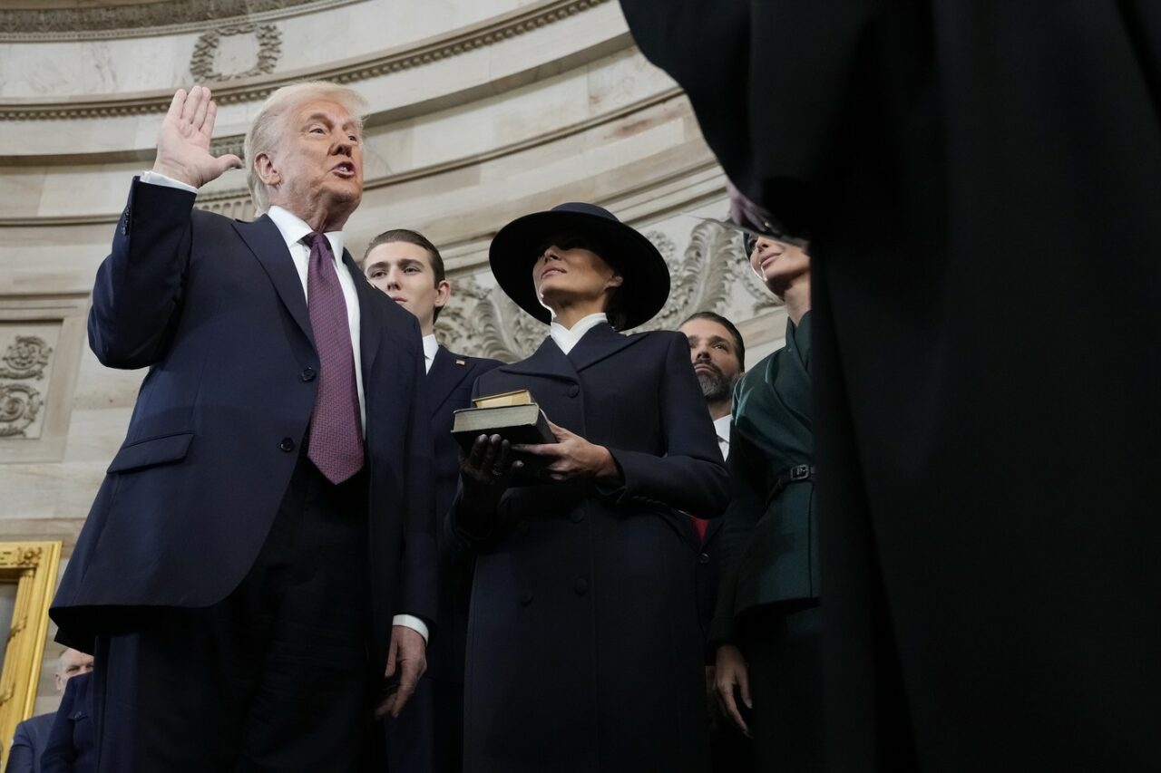 Ce ținută a ales Melania Trump pentru Ziua Învestirii. POVESTEA pălăriei care a atras toate privirile