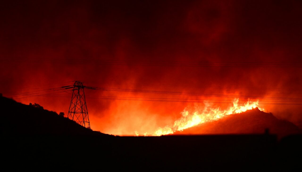 Un nou INCENDIU a izbucnit la Los Angeles. Zeci de mii de persoane au primit ordine de evacuare