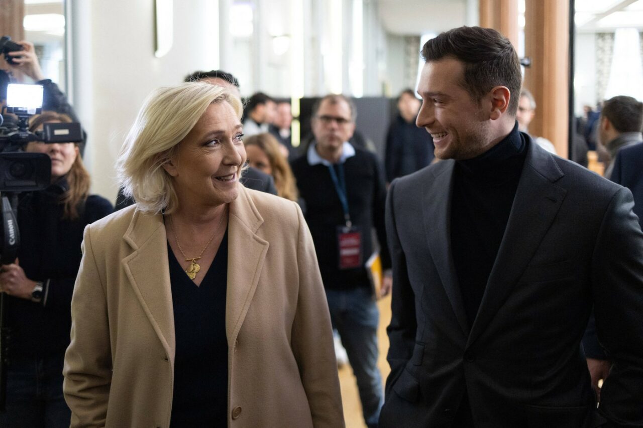 Partidul lui Marine Le Pen vrea alegeri anticipate în FRANȚA/ Politicile lui Bayrou sunt cele ”ale lui Emmanuel Macron”