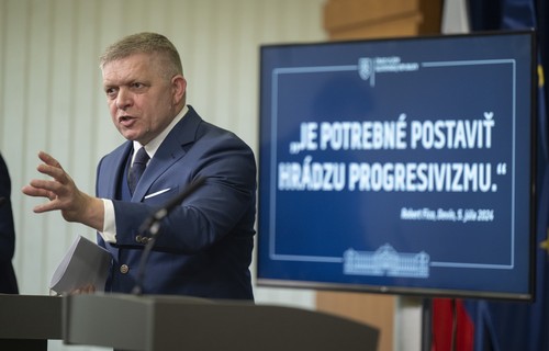 SLOVACIA: Premierul Robert Fico propune INTERZICEREA căsătoriilor și adopțiilor pentru persoanele de același sex