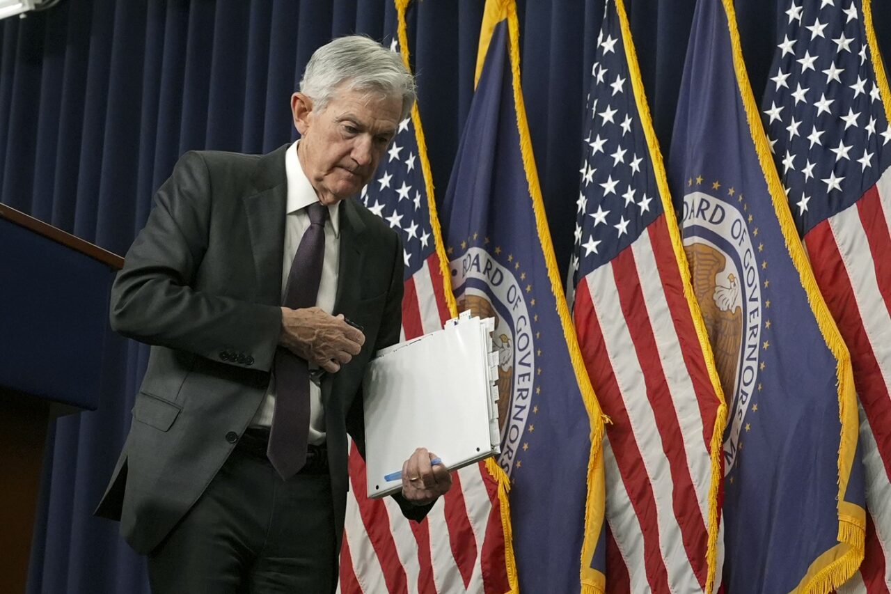 Președintele Fed ignoră cererile lui TRUMP și avertizează că ar putea menține politica monetară restrictivă /Powell: „Nu avem un parcurs prestabilit”