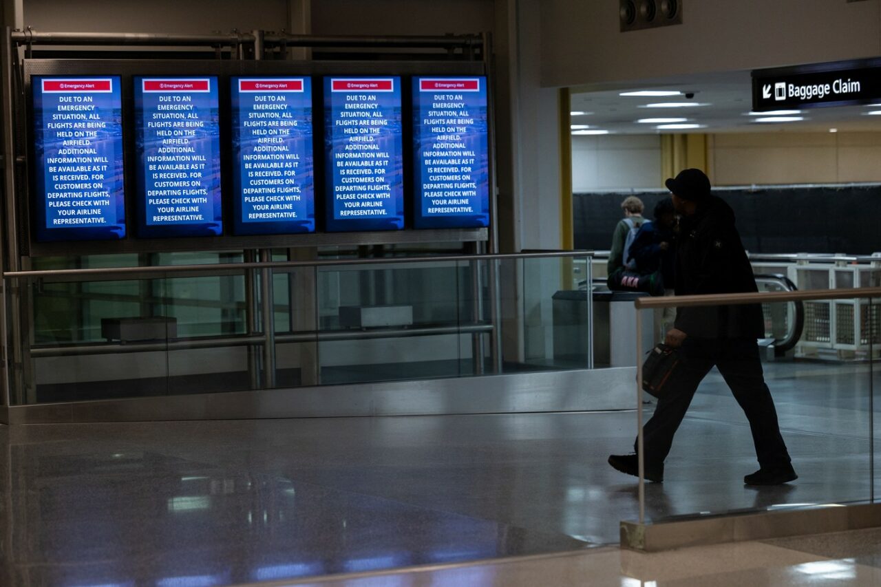 SUA: Aeroportul Național Reagan din Washington rămâne ÎNCHIS până vineri după accidentul aviatic