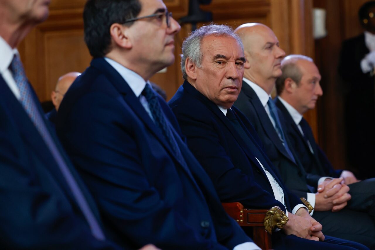 Bugetul 2025 în FRANȚA: Partidul lui Marine Le Pen amenință cu moțiunea de cenzură