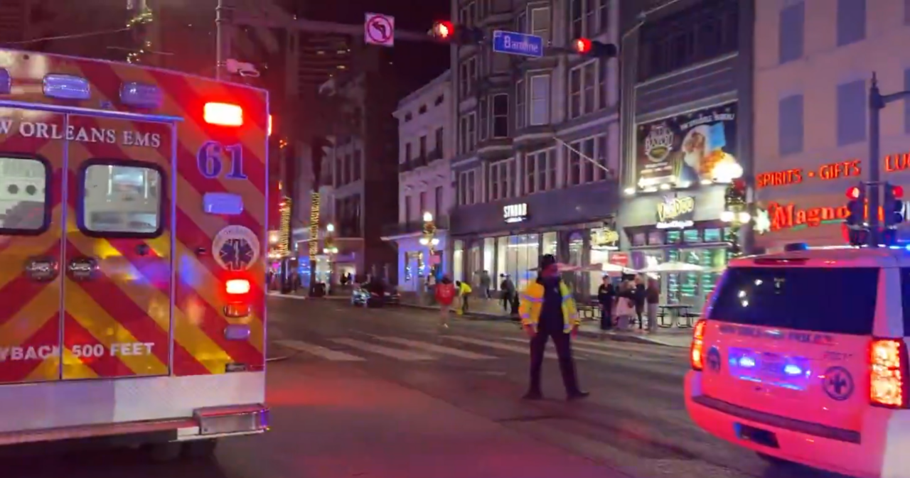 TRAGEDIE în noaptea de Revelion, în New Orleans. Cel puțin 10 persoane au murit, după ce un șofer a intrat în mulțimea de oameni și a deschis focul