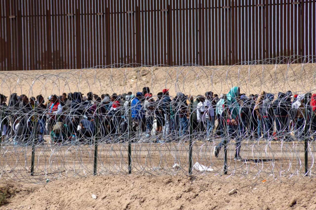 SUA: Sute de migranți au fost arestați ca urmare a noilor politici anti-imigrație ale lui Donald Trump