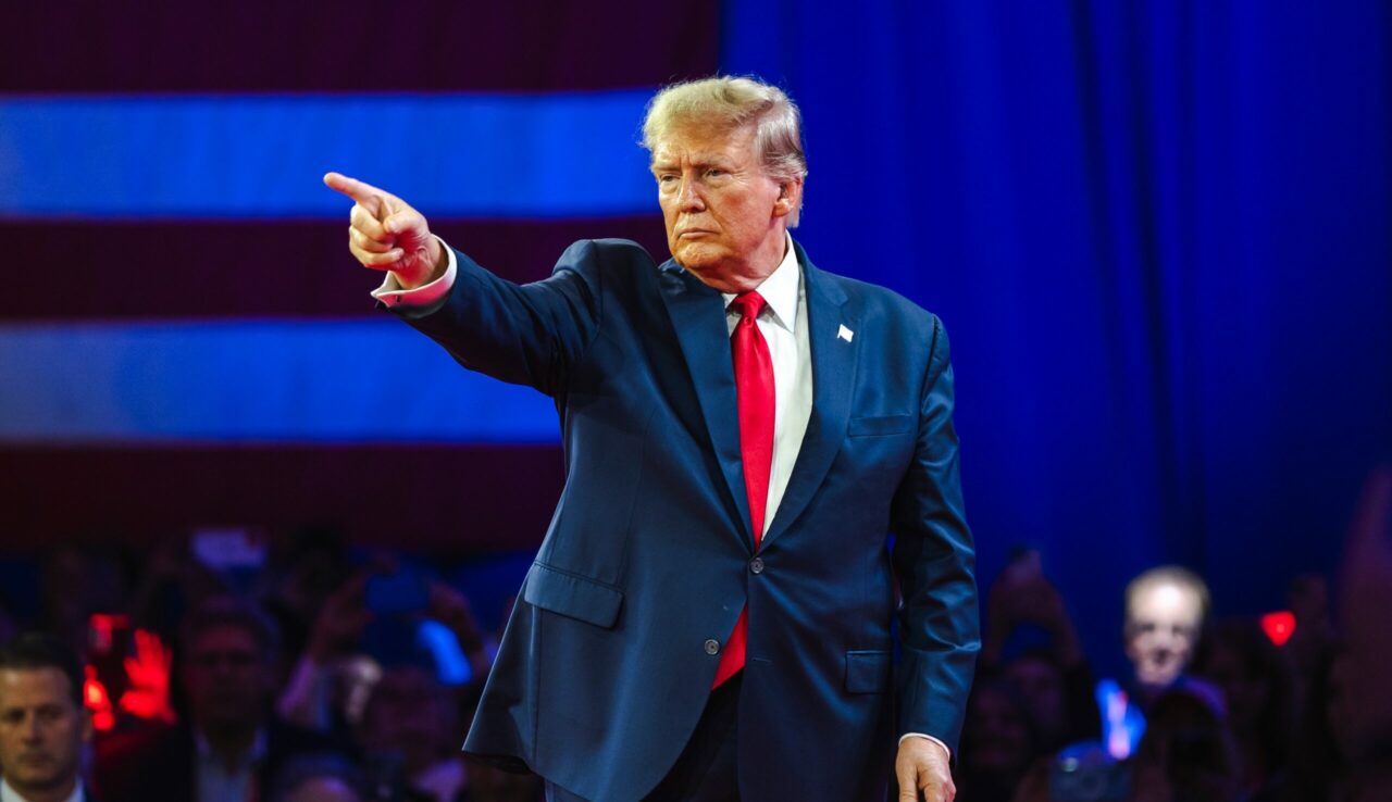 Cine e guvernatorul condamnat la 14 ani de închisoare pentru corupție, GRAȚIAT de Trump? 1.200 de persoane implicate în asaltul Capitoliului, iertate
