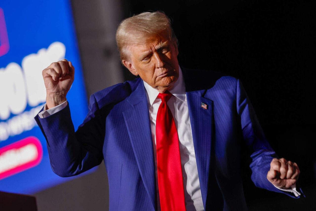 Donald TRUMP semnează noi ordine privind Armata. Președintele elimină militarii transgender și programele de „diversitate”