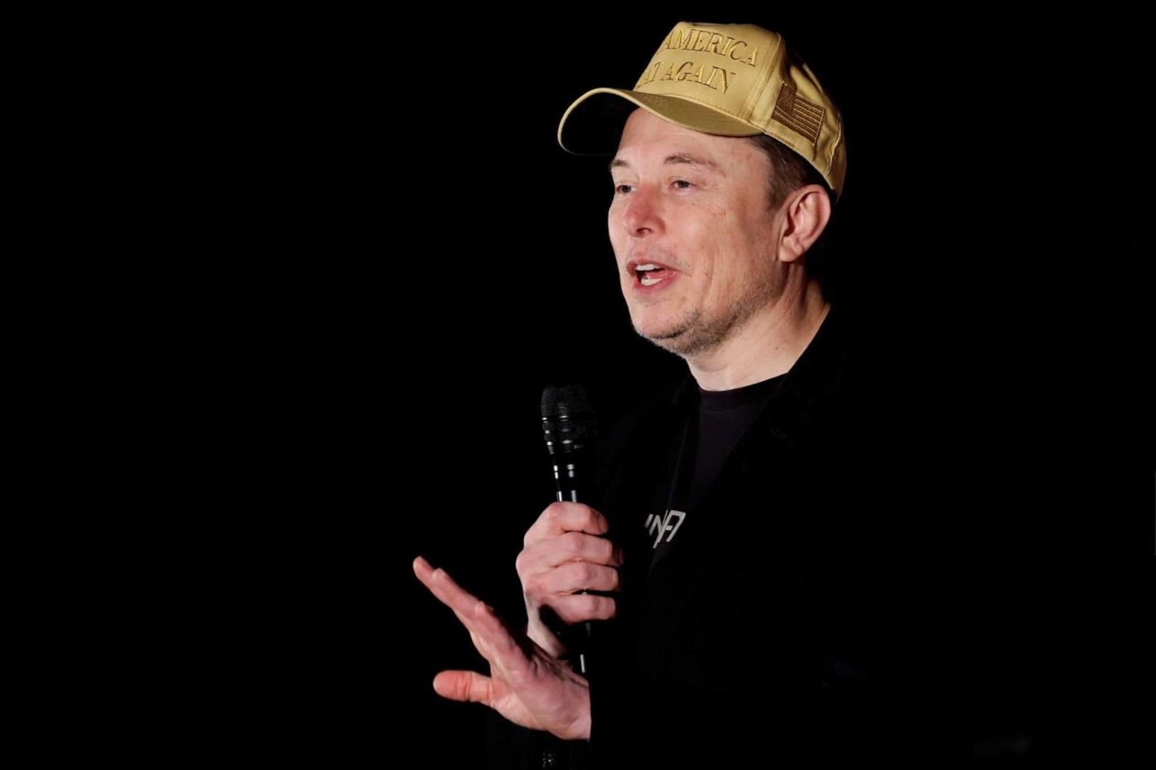 Elon MUSK și-a schimbat numele pe X. Cum îl cheamă pe omul de încredere al lui Donald Trump?