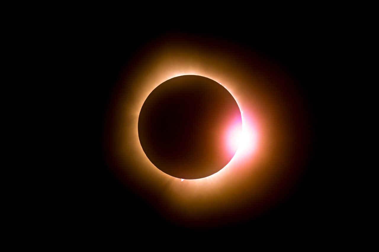Calendarul fenomenelor astrologice din 2025. Datele exacte când au loc Eclipsele de Soare și de Lună, ploile de meteoriți și Luna Plină