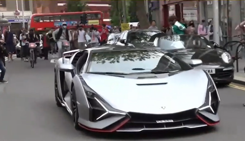 Supercarurile sunt iubite de românii cu bani. Câte autoturisme de top noi au fost VÂNDUTE în țara noastră, anul trecut