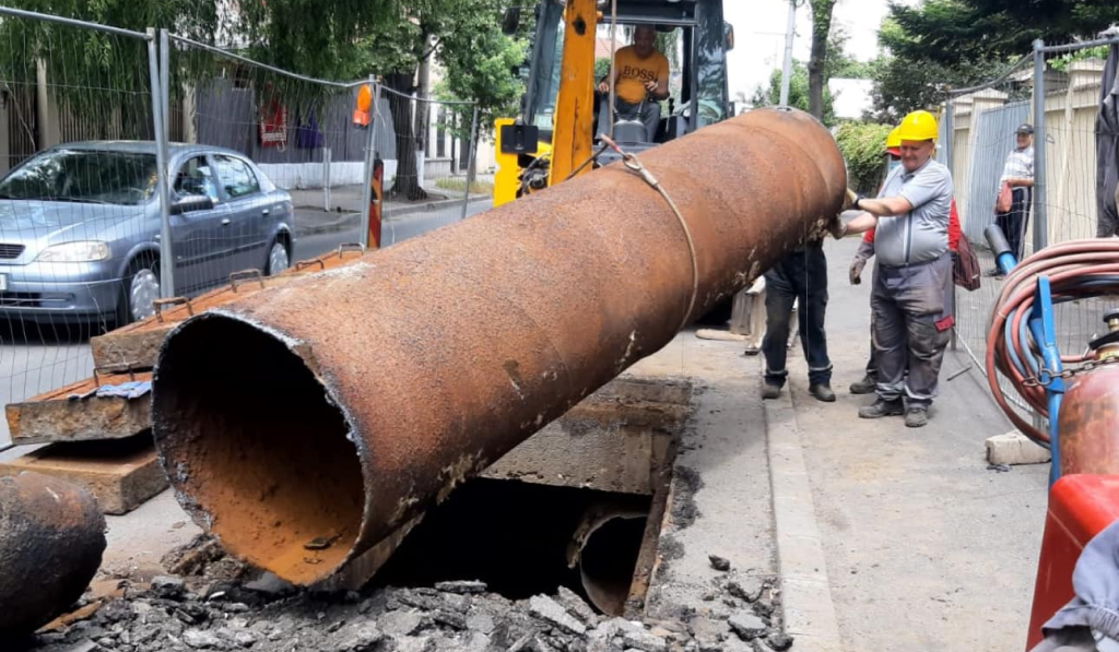 Peste 1.000 de blocuri din București au probleme cu apa caldă din cauza avariilor și a șantierelor Termoenergetica