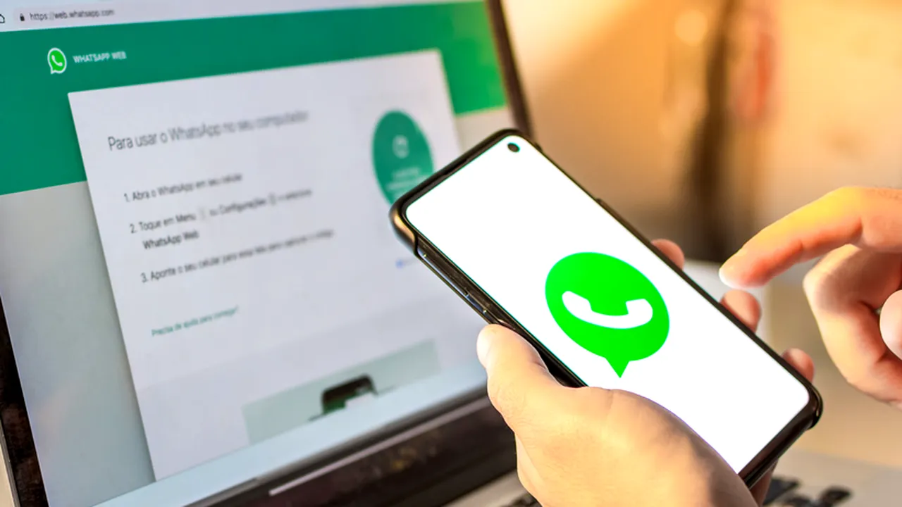Aplicația WhatsApp, afectată de o FRAUDĂ online majoră. Ce este „schema 1.800” și cum te poate lăsa fără banii de pe card