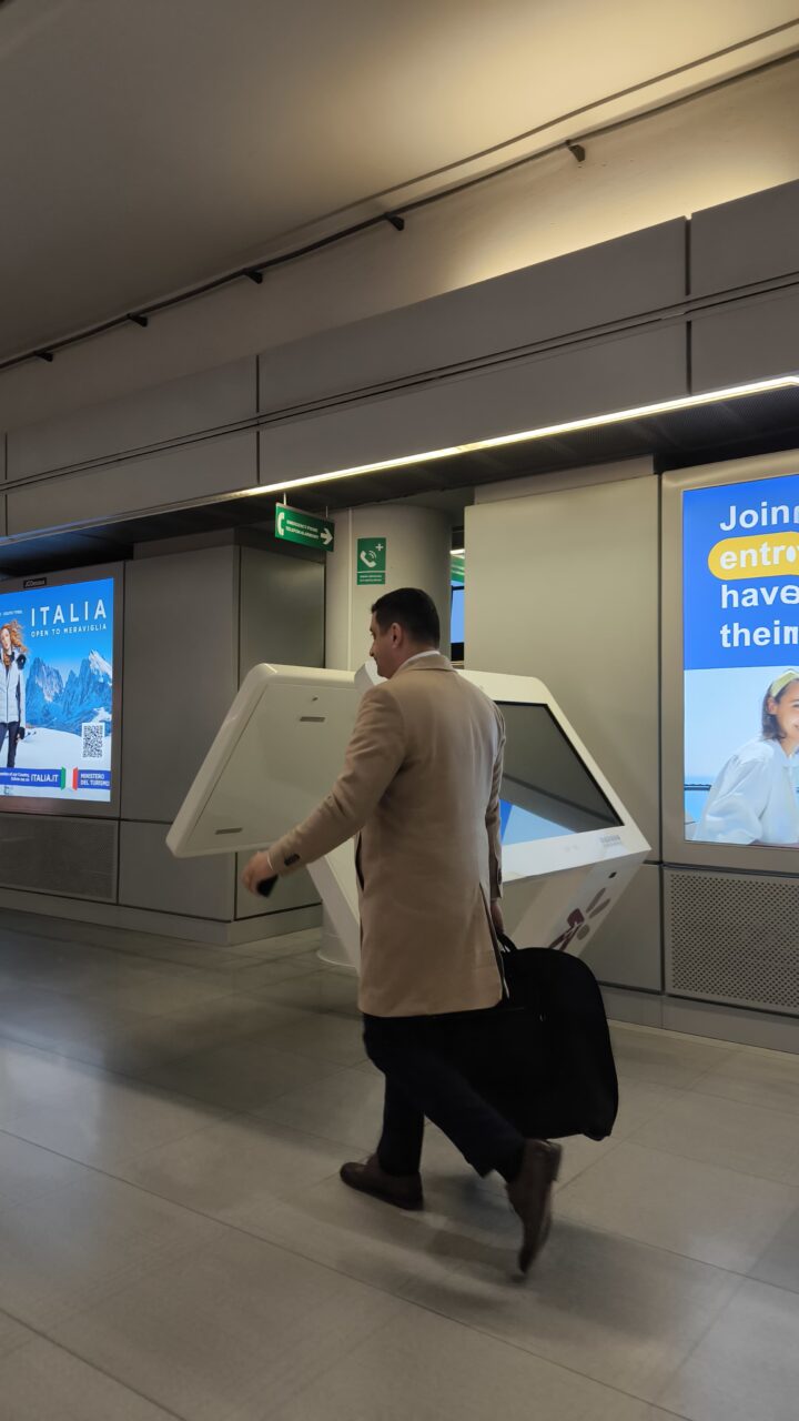 George SIMION a părăsit țara, imediat după protestul de la CCR/ „Și eu o să părăsesc țara. Vă anunț că în trei ore mă voi afla pe Aeroportul Otopeni”