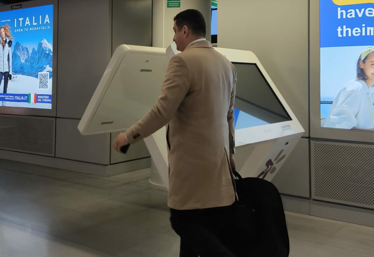 George SIMION a plecat din România, imediat după protestul de la CCR/ „Și eu o să părăsesc țara. Vă anunț că în trei ore mă voi afla pe Aeroportul Otopeni”