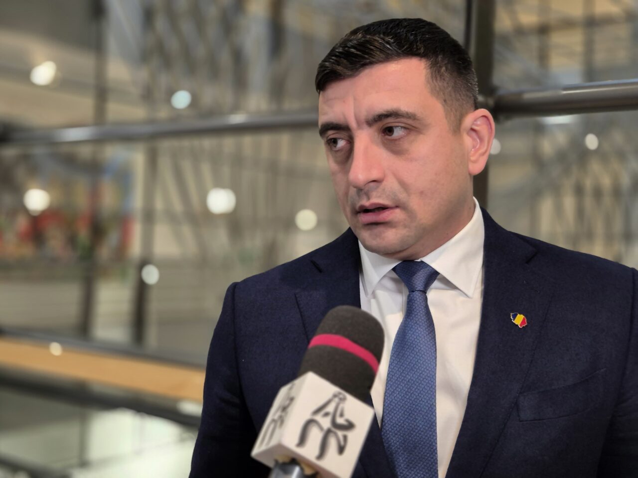 George Simion cheamă oamenii la „miting de PROTEST” în semn de solidaritate, în fața Parlamentului EU: „Bucureștiul a fost un poligon de încercare”