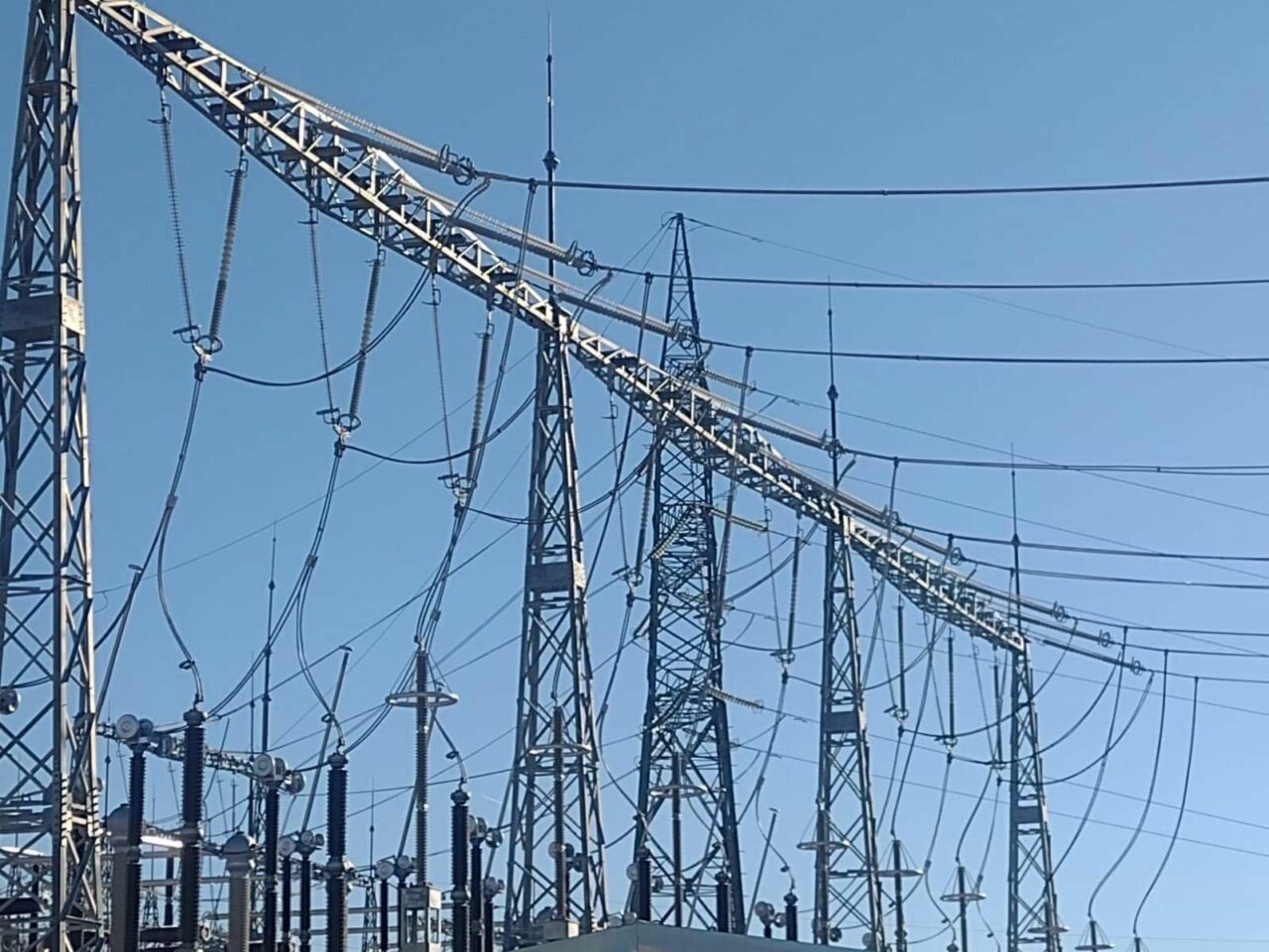 Al doilea circuit al liniei electrice aeriene care asigură INTERCONEXIUNE cu Serbia a intrat în exploatare comercială. Importanța pentru regiune